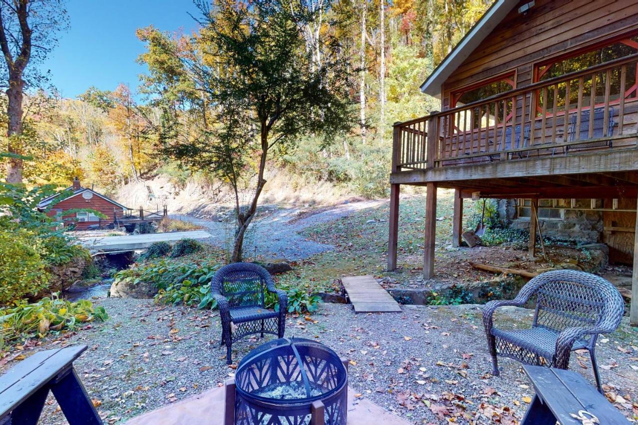 Tweeting Brook Villa Гетлинбург Екстериор снимка